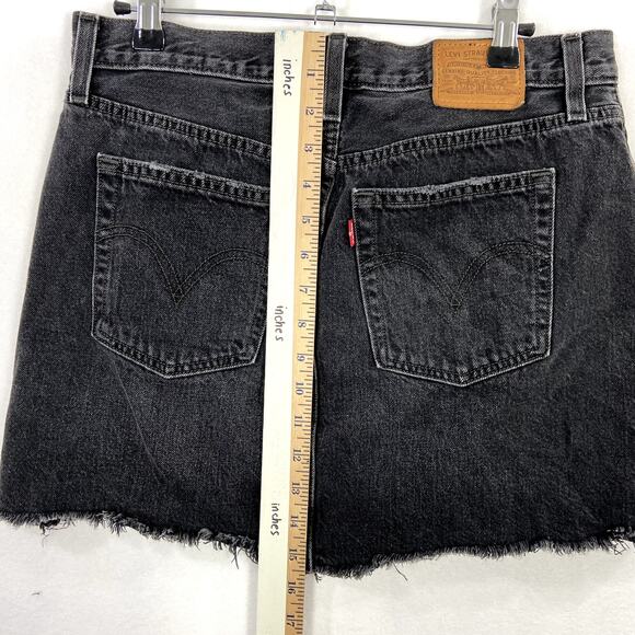 LEVIS Black Denim Skirt Button Fly Raw Hem Size Size 28 - Picture 4 of 8